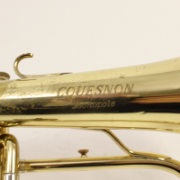 Close-up gebruikte Couesnon Monopole flugelhorn ventielen en messing afwerking