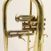 Close-up gebruikte Couesnon Monopole flugelhorn ventielen en messing afwerking met vintage patina