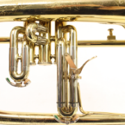 Close-up gebruikte Couesnon Monopole flugelhorn ventielen en messing afwerking met vintage patina