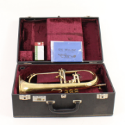 Close-up gebruikte Couesnon Monopole flugelhorn ventielen en messing afwerking met vintage patina