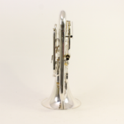 Zijaanzicht van een Besson BE2052 euphonium