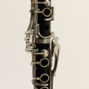 Close-up van kleppen en mechaniek van Buffet Crampon E11 klarinet