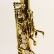 Stewart Ellis gebogen sopraan saxofoon toetsen detail
