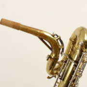 Grassi bariton saxofoon hals en S-bocht detail