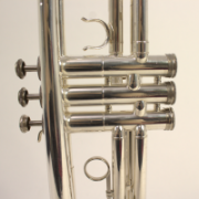 Detail van de ventielen Holton Bb Trompet ST602