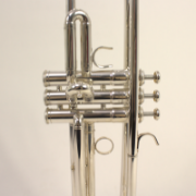 Detail van de ventielen Yamaha YTR-5335GSII Bb trompet