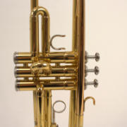 Detail van de ventielen Yamaha YTR-2335 Bb trompet
